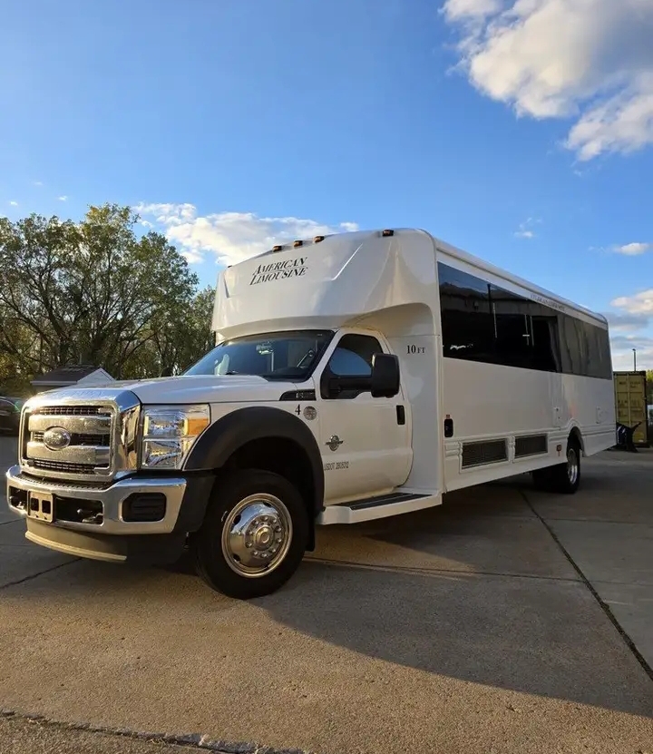2015 Ford F-550 Limo Bus