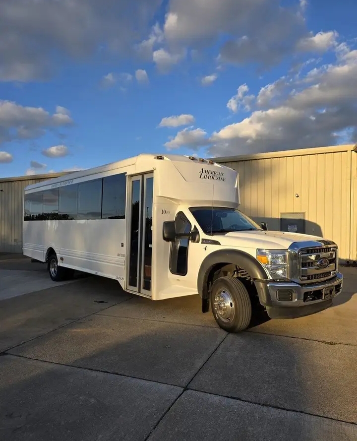 2015 Ford F-550 Limo Bus