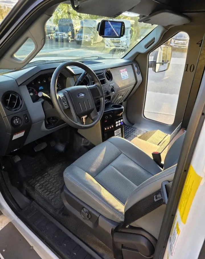 2015 Ford F-550 Limo Bus