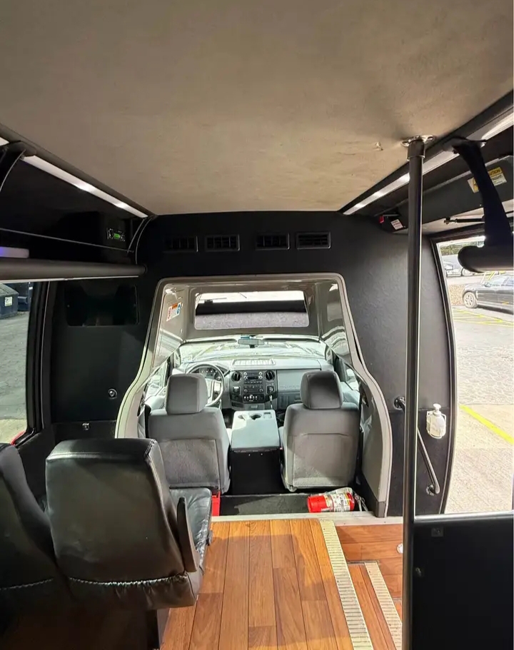 2015 Ford F-550 Shuttle Bus