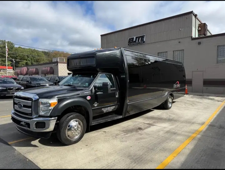 2015 Ford F-550 Shuttle Bus