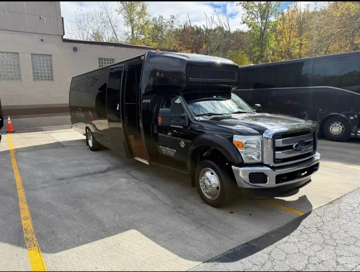 2015 Ford F-550 Shuttle Bus