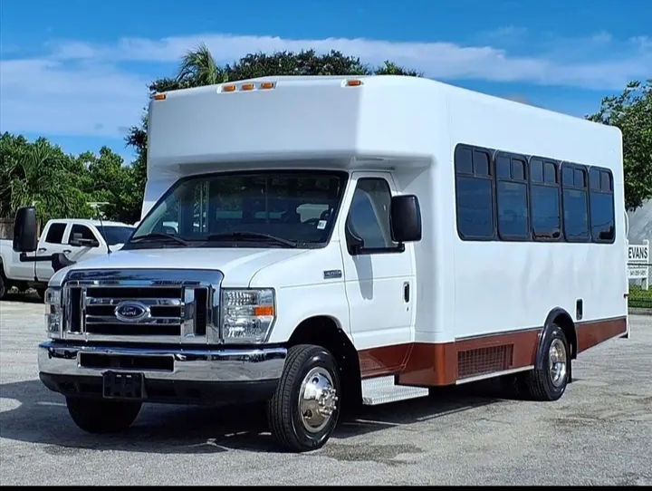 2014 Ford E-450 Shuttle Bus