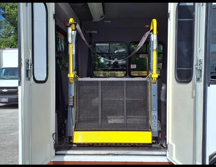 2014 Ford E-450 Shuttle Bus