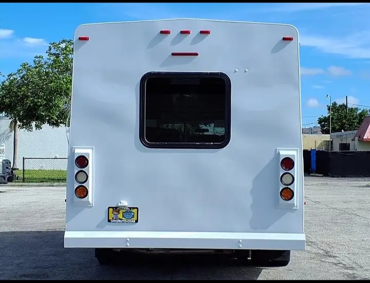 2014 Ford E-450 Shuttle Bus