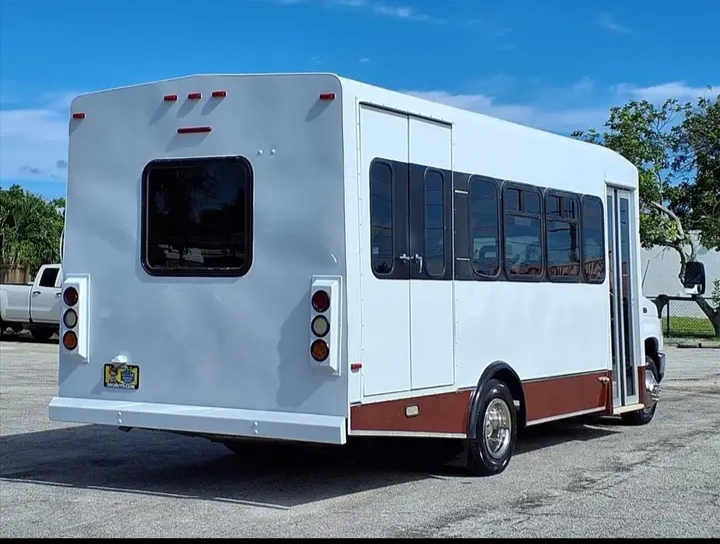 2014 Ford E-450 Shuttle Bus