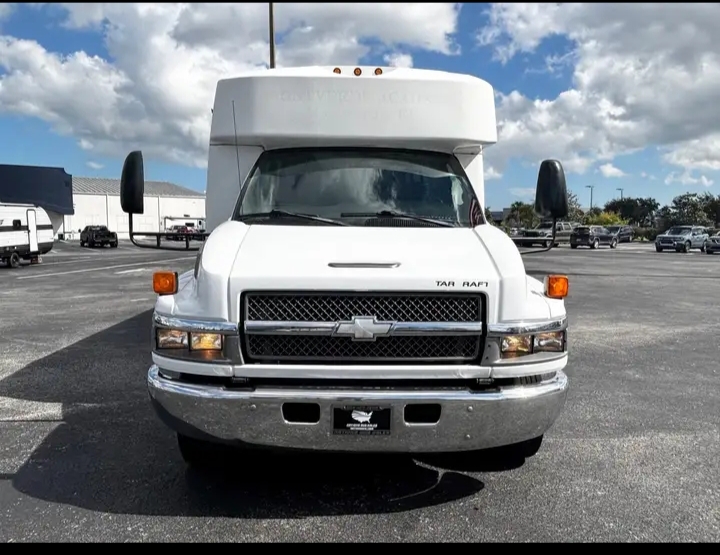 2007 StarCraft All-star Shuttle Bus