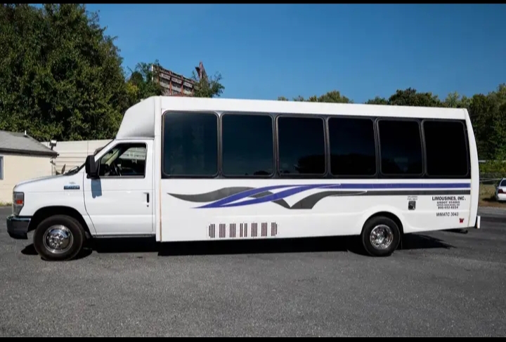 2014 Ford E-450 Shuttle Bus