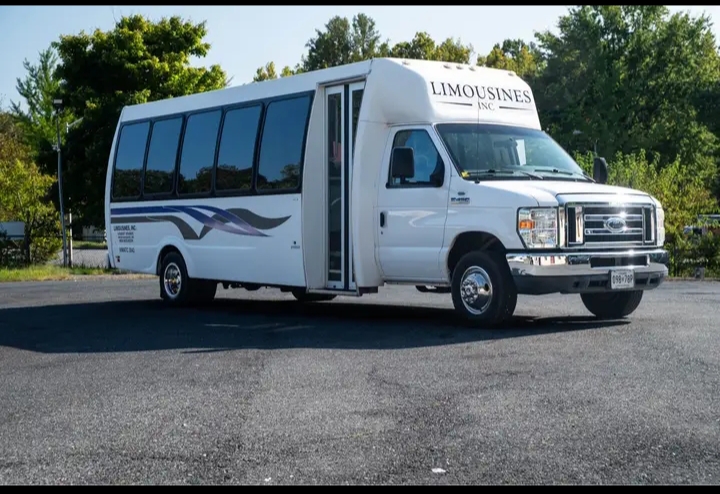 2014 Ford E-450 Shuttle Bus