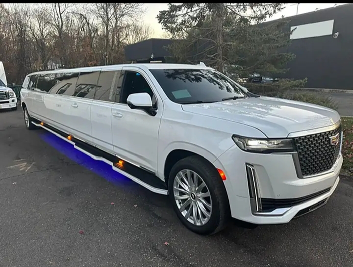 2022 Cadillac Escalade Limousine