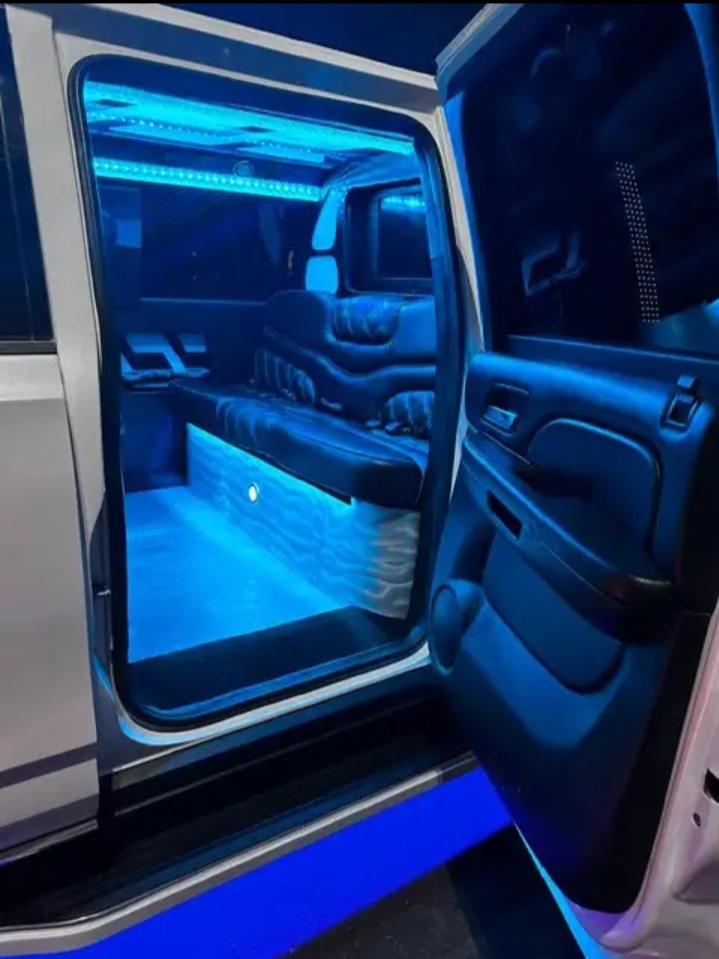 2022 Cadillac Escalade Limousine