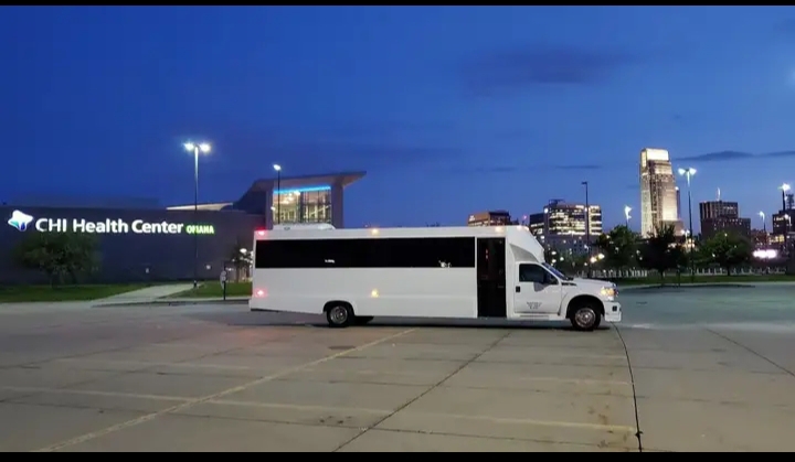 2014 Ford F-550 Limo Bus