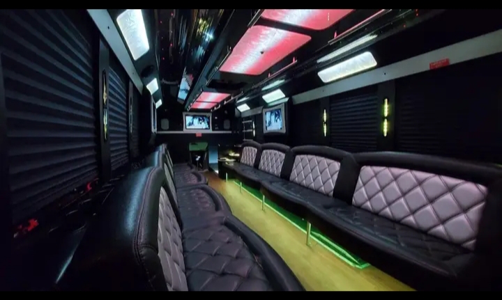 2014 Ford F-550 Limo Bus