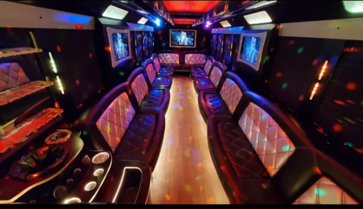 2014 Ford F-550 Limo Bus