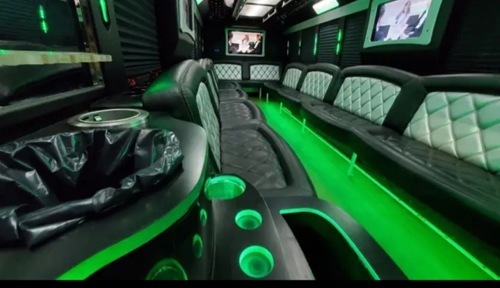 2014 Ford F-550 Limo Bus