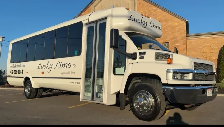 2007 Chevy C5500 Limo Bus