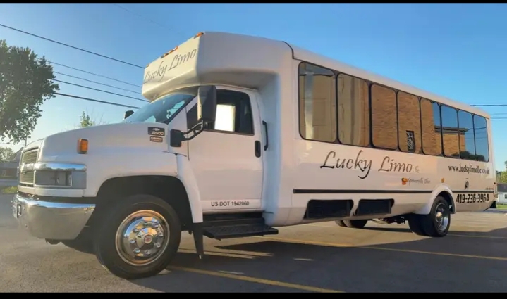 2007 Chevy C5500 Limo Bus