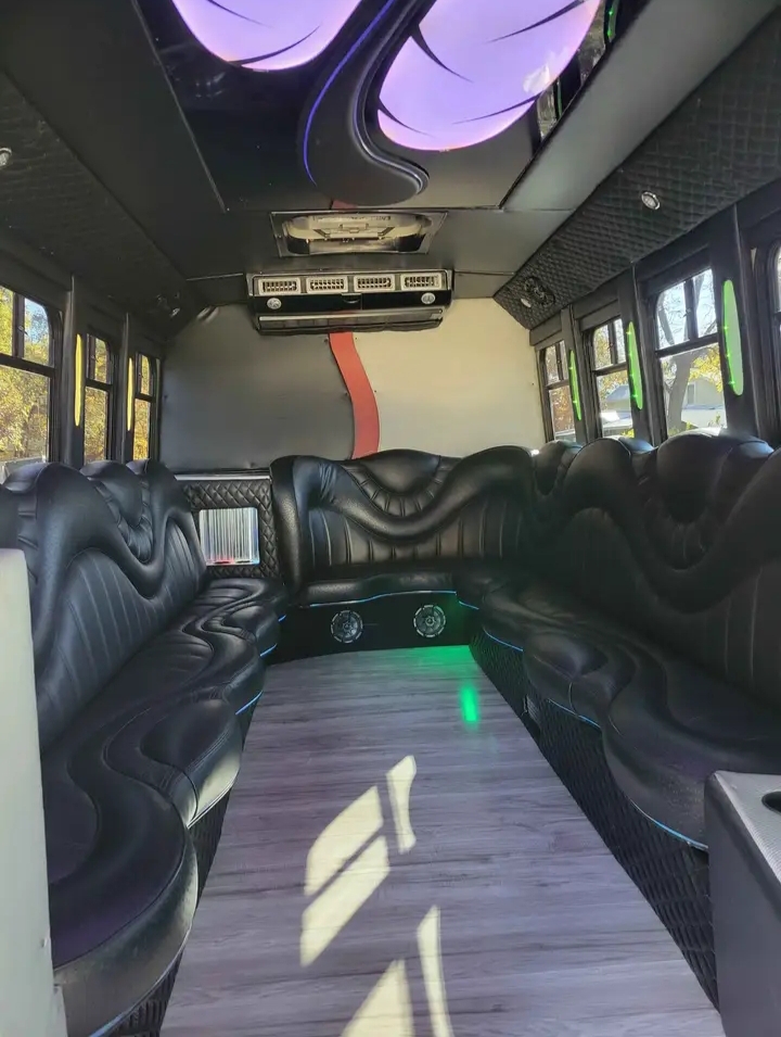 2004 Ford E-450 Party Bus