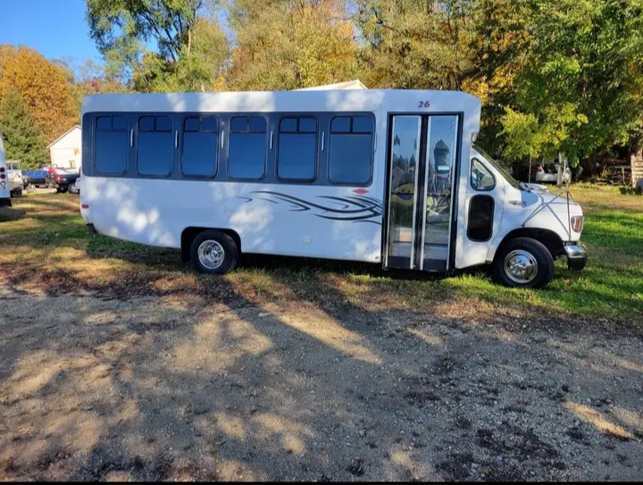 2004 Ford E-450 Party Bus