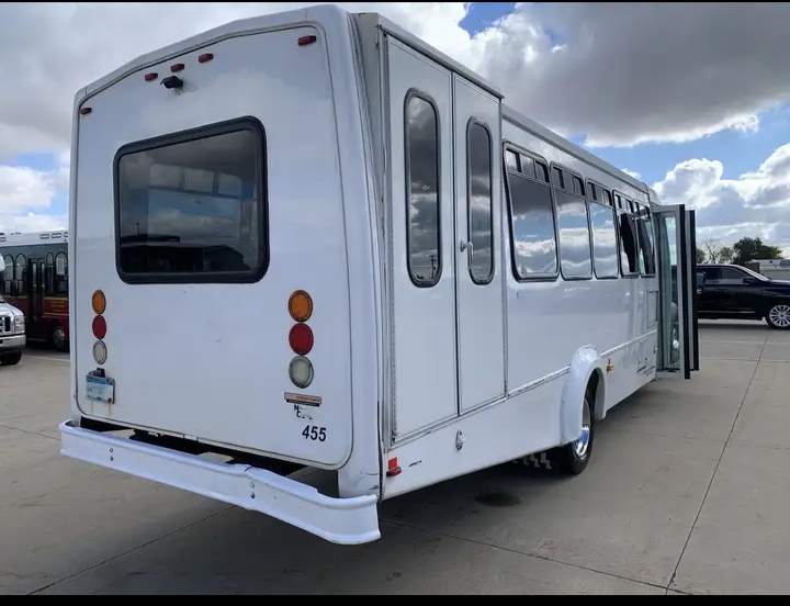 2015 Ford F-550 Shuttle Bus