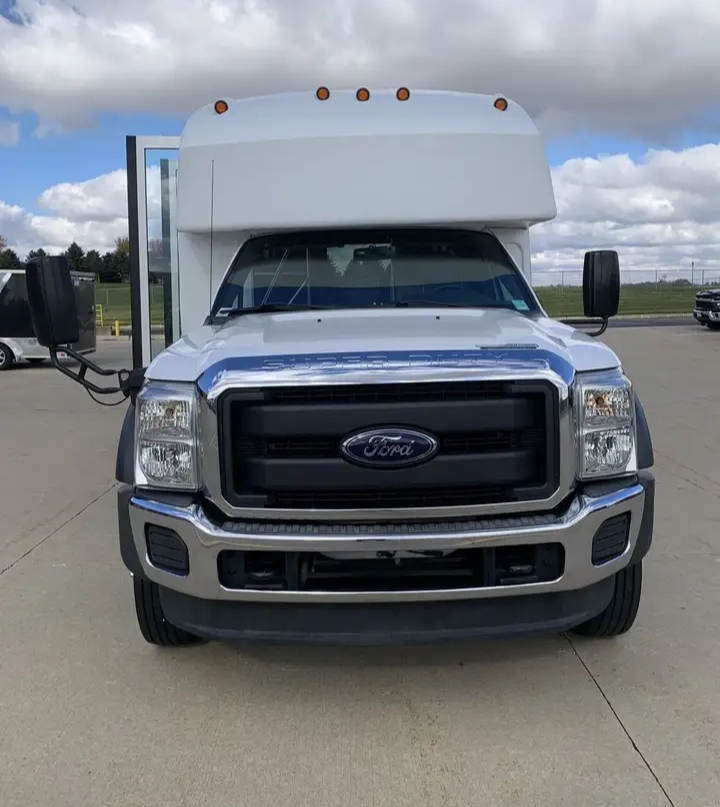 2015 Ford F-550 Shuttle Bus