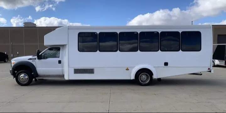 2015 Ford F-550 Shuttle Bus