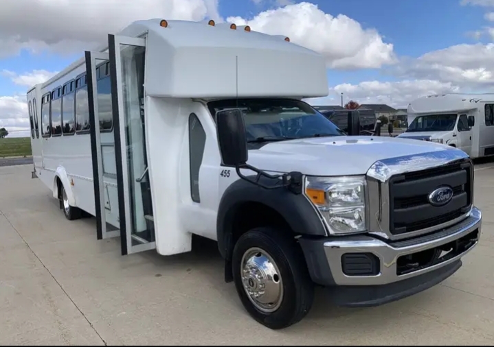 2015 Ford F-550 Shuttle Bus