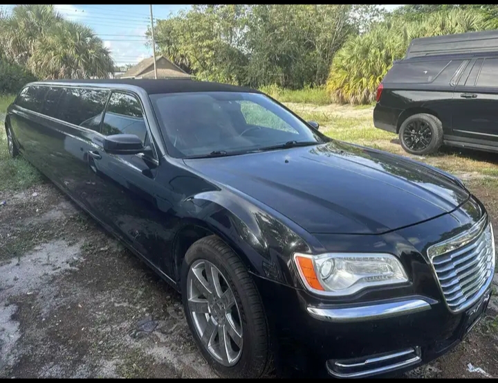 2013 Chrysler 300 Limousine