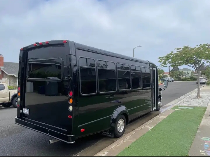2016 E-450 Limo Bus
