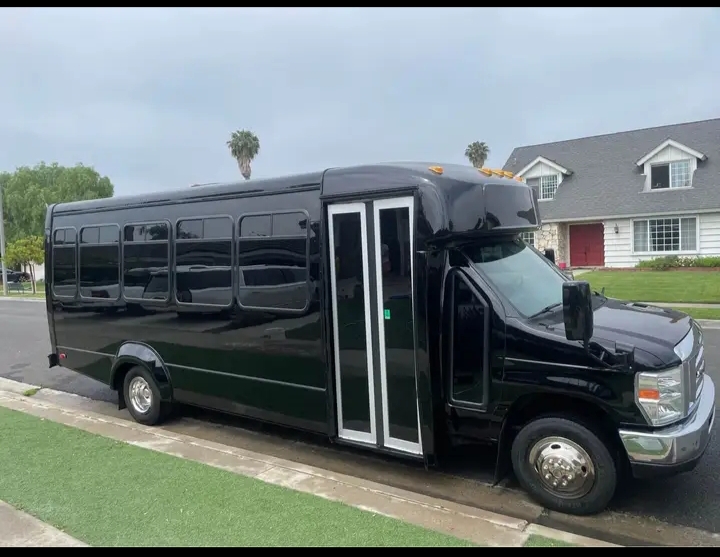 2016 E-450 Limo Bus