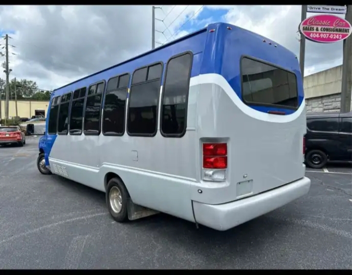 2015 Ford E-450 Shuttle Bus