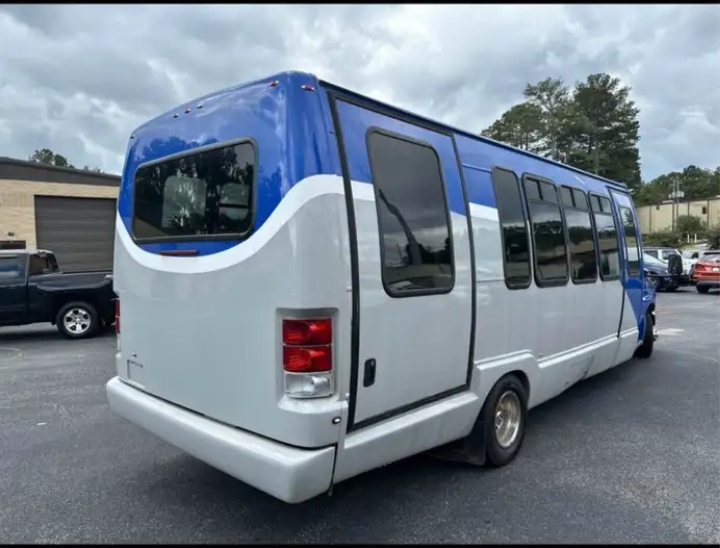 2015 Ford E-450 Shuttle Bus