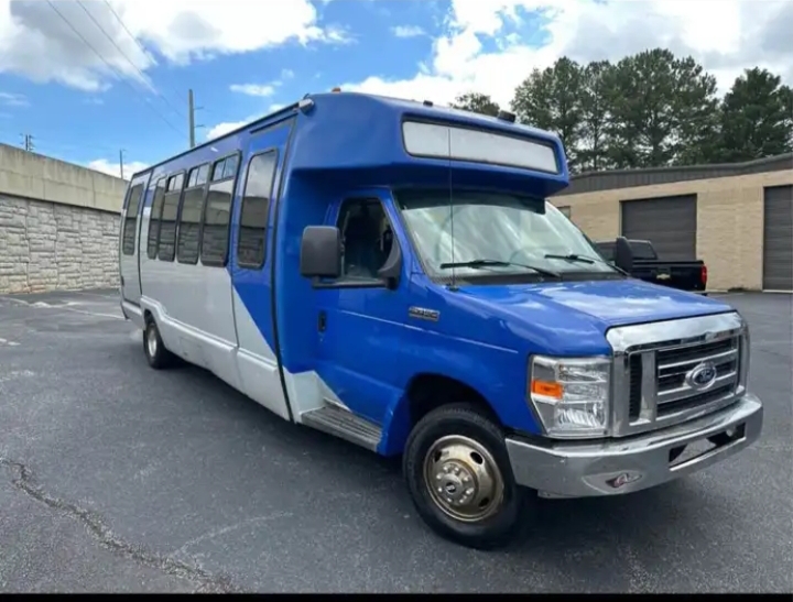 2015 Ford E-450 Shuttle Bus