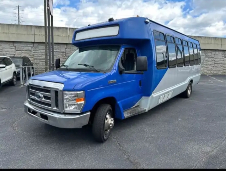 2015 Ford E-450 Shuttle Bus
