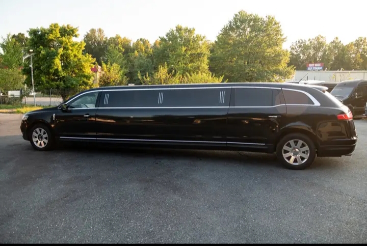 2014 Lincoln MKT Limousine