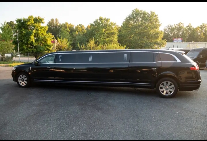 2014 Lincoln MKT Limousine