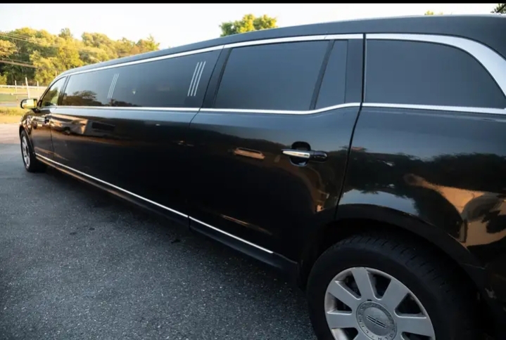 2014 Lincoln MKT Limousine