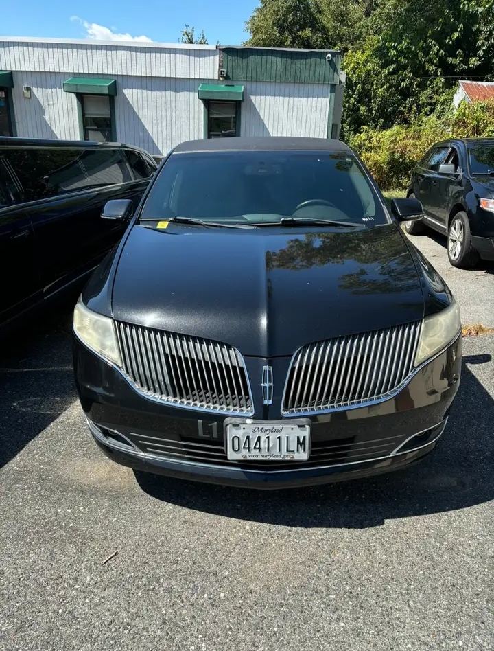 2014 Lincoln MKT Limousine