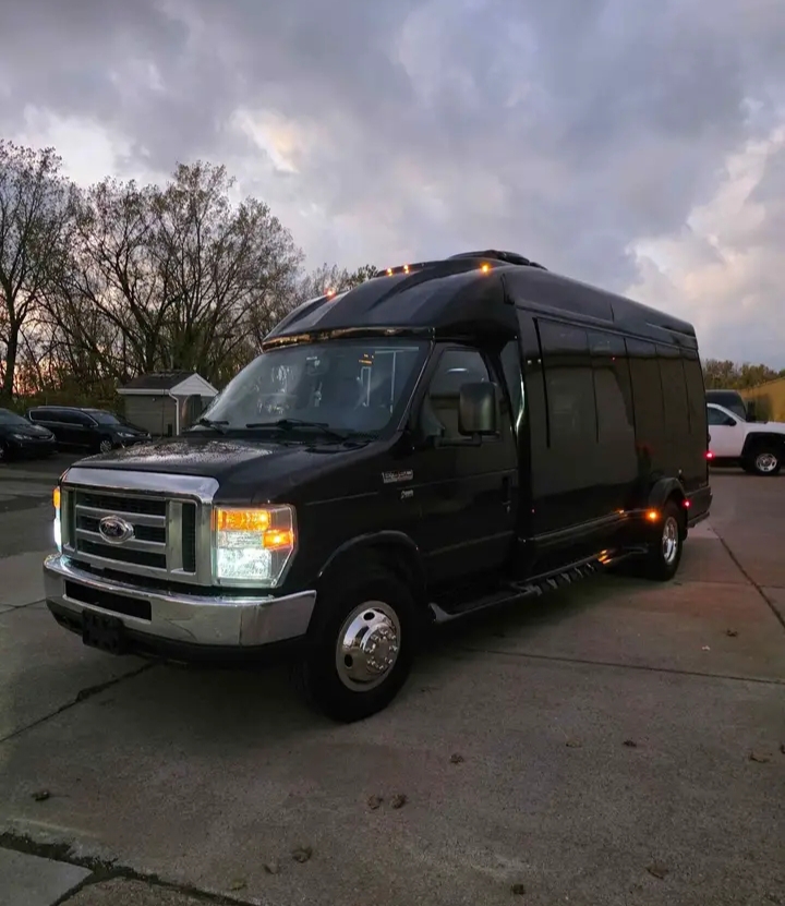 2015 Ford Econoline E-350 Shuttle Bus
