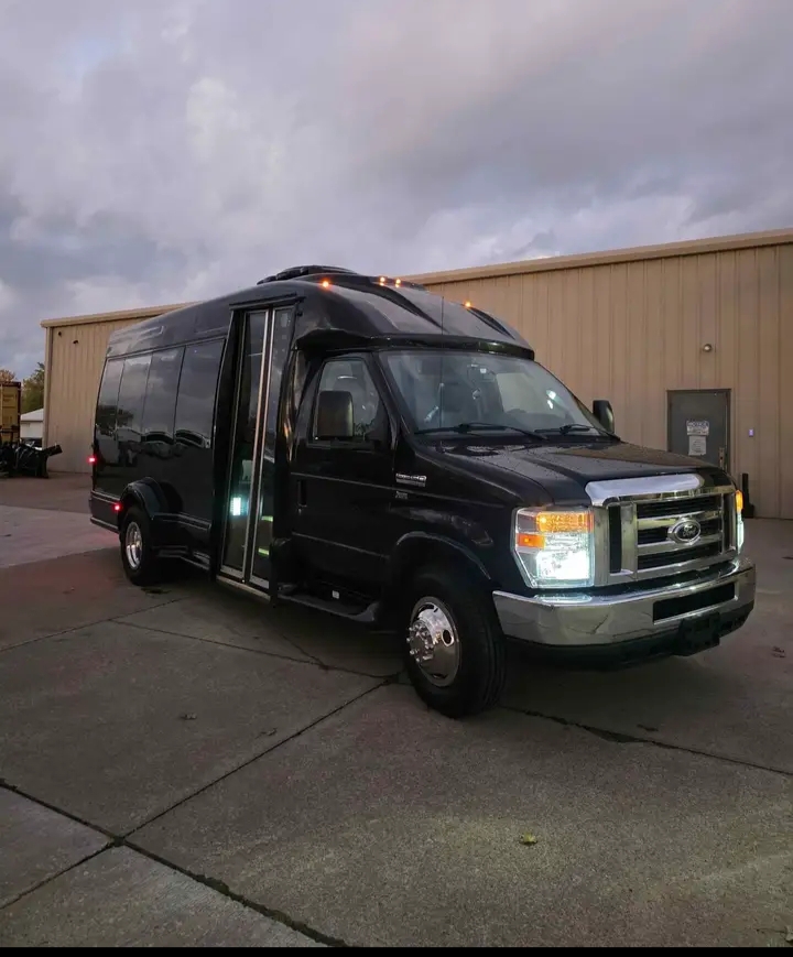 2015 Ford Econoline E-350 Shuttle Bus