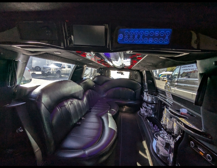 2014 Lincoln MKT Limousine