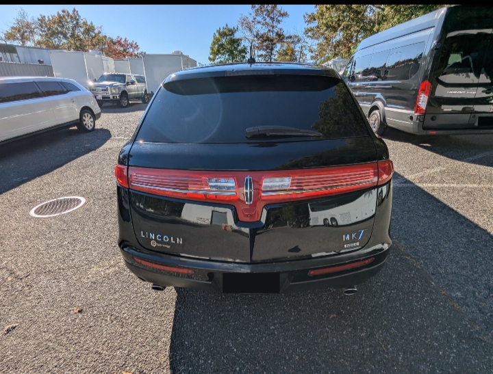 2014 Lincoln MKT Limousine