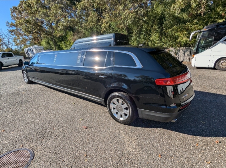 2014 Lincoln MKT Limousine