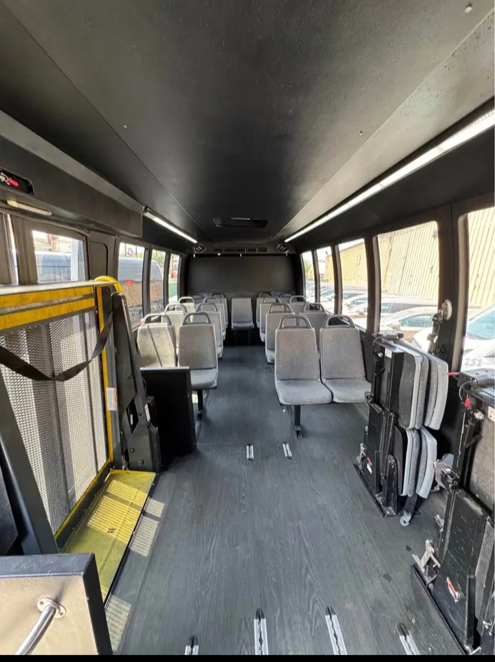 2015 Ford F-550 Shuttle Bus