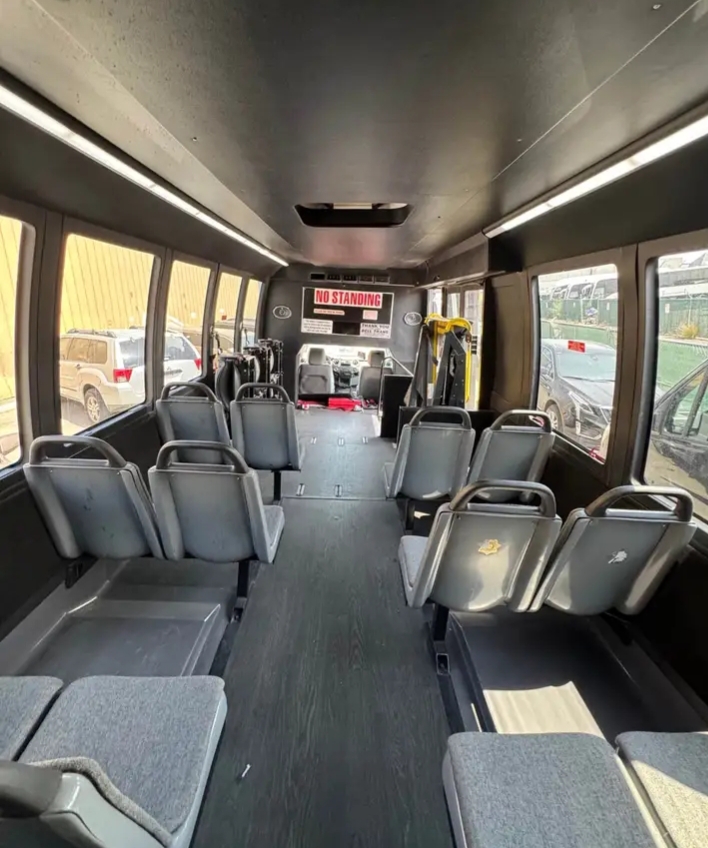 2015 Ford F-550 Shuttle Bus