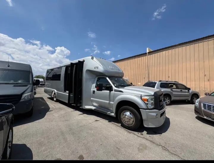 2015 Ford F-550 Shuttle Bus