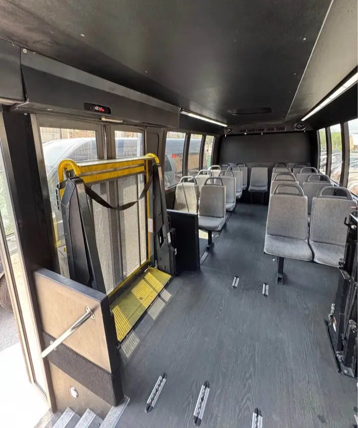 2015 Ford F-550 Shuttle Bus