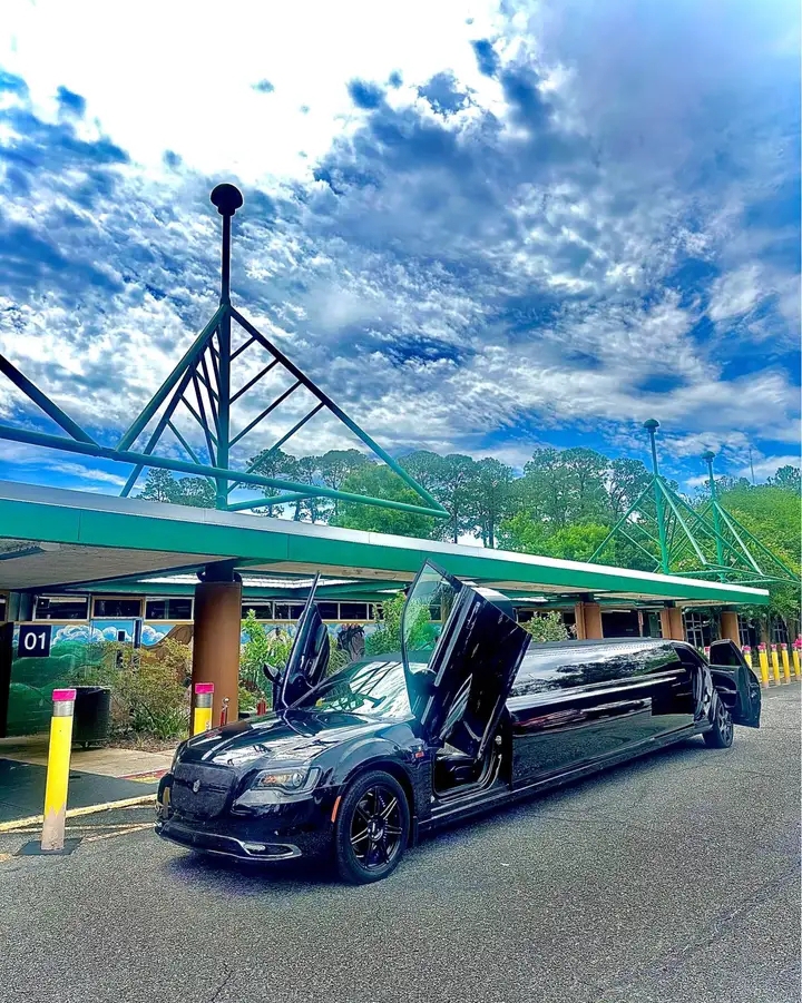 2018 Chrysler 300 Limousine