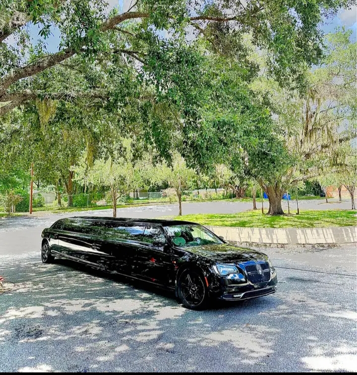 2018 Chrysler 300 Limousine