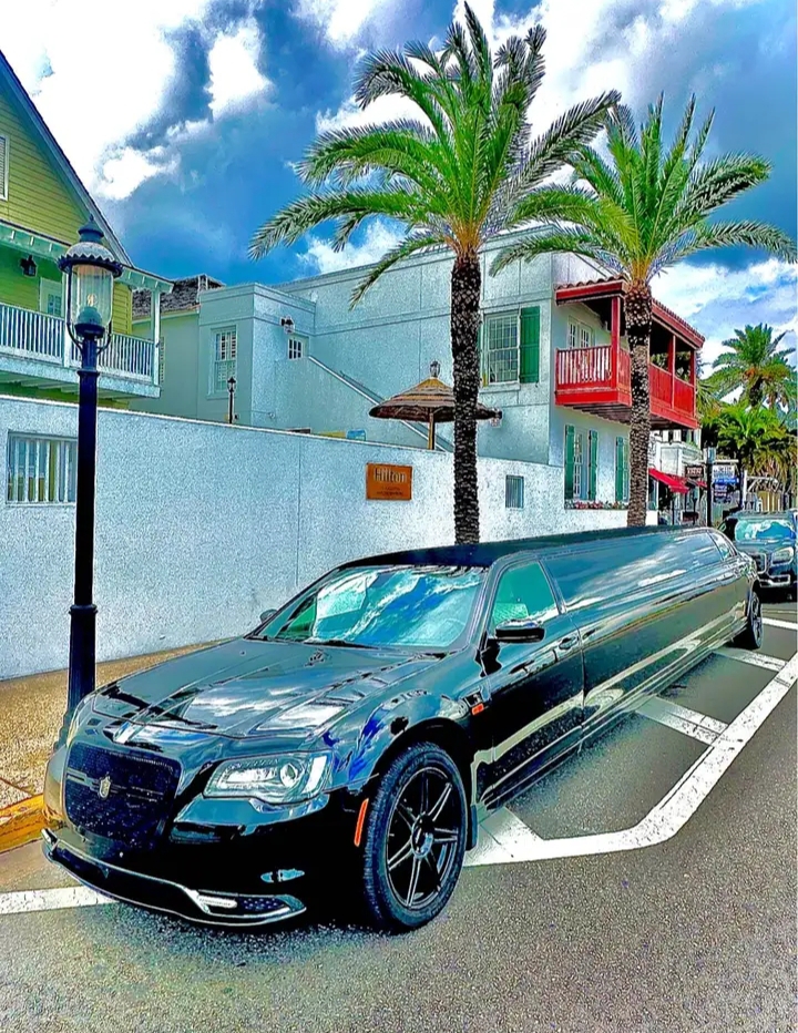 2018 Chrysler 300 Limousine